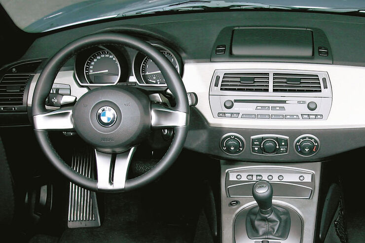 BMW-Z4-3-0i-SMG-fotoshowBig-3f0b16d5-954011.jpg