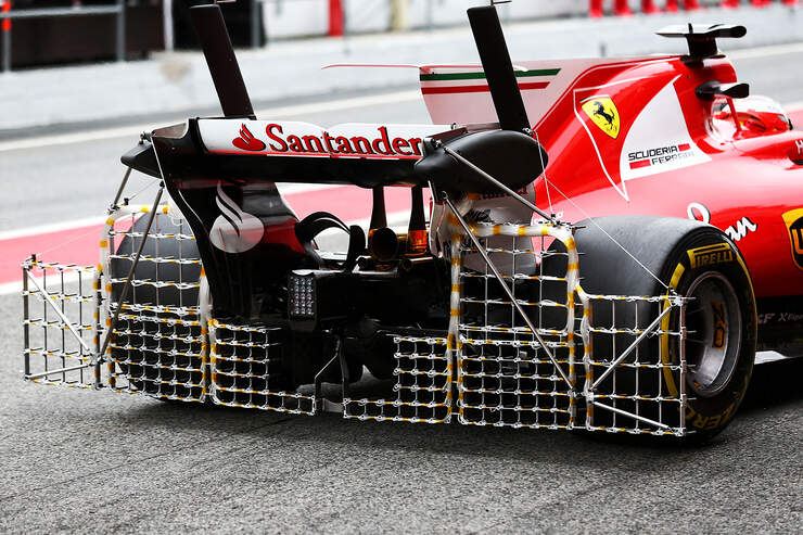 Kimi-Raeikkoenen-Ferrari-Formel-1-Test-B